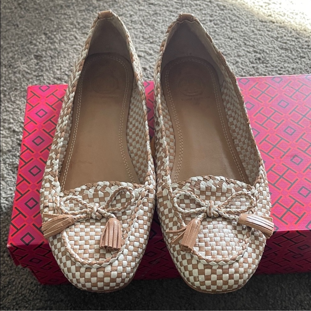 VGUC- Tory Burch Woven Flats